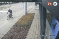 Cyklista zbil penzistu (83): Ten ho napomenul za jízdu po chodníku! Hledá ho policie