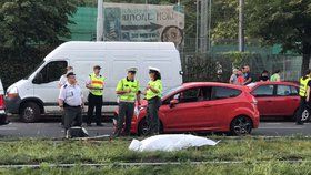 Auto ve Vršovicích srazilo chodce, ten na místě zemřel.