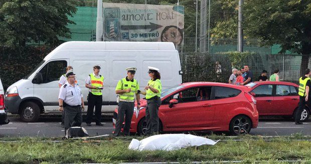 Senior v Bechyni vjel na chodník a srazil ženu (†43): Podlehla zraněním v nemocnici