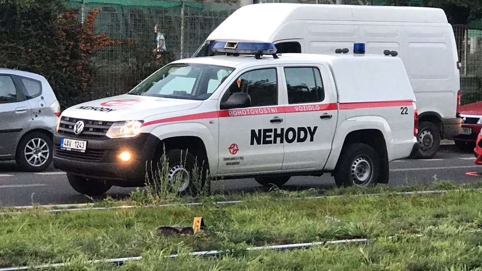 Auto ve Vršovicích srazilo chodce, ten na místě zemřel.