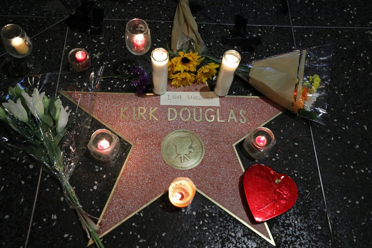 Hvězda nedávno zesnulého Kirka Douglase.