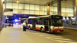 Na pražském Chodově zemřel muž: Spadl pod autobus 