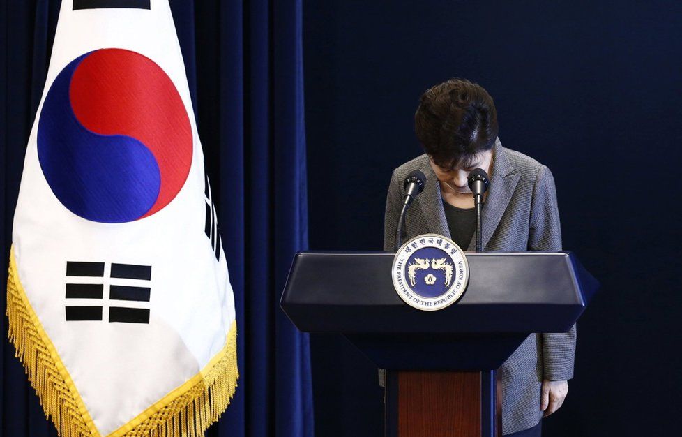 Jihokorejská prezidentka Pak Kun-hje prohlásila, že odstoupí, pokud parlament přijde s plánem bezpečného předání moci.