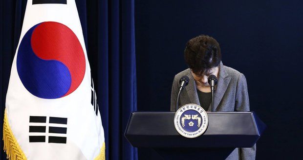 Jihokorejská prezidentka neustála tlak: Omluvila se a chce rezignovat