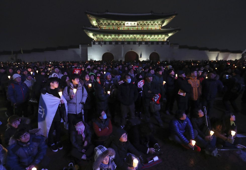 Demonstranté v ulicích Soulu požadují rezignaci prezidentky.