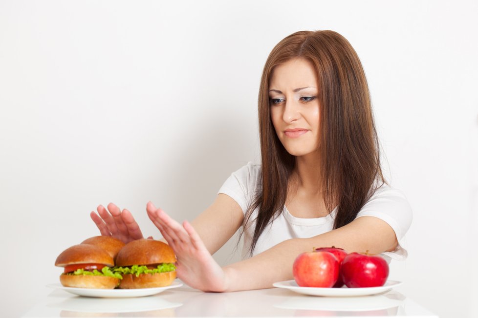 Podle březnového výzkumu to ale netrápí 42 % Čechů, kteří vůbec nesledují hladinu svého cholesterolu v krvi.