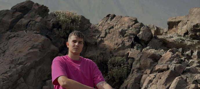 Adamovi se v poslední době dařilo cestovat.