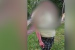 Brutální napadení v Chomutově: Žena měla s dívkou mrštit o zem a dupnout jí na hlavu!