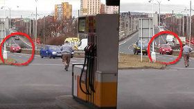 Řidič auto na benzince v Chomutově nezabrzdil a to se rozjelo do svodidel.
