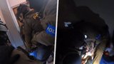 Žena v paneláku v Chomutově pustila plyn a zabarikádovala dveře: Zadržela ji zásahovka a hrozí jí až 8 let!