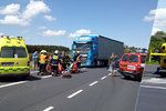 Smrtelná nehoda na Chomutovsku: Srážku tří vozidel nepřežil motorkář!