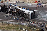Tragédie autobusu: Pohřební vozy s mrtvými jedou z Chorvatska