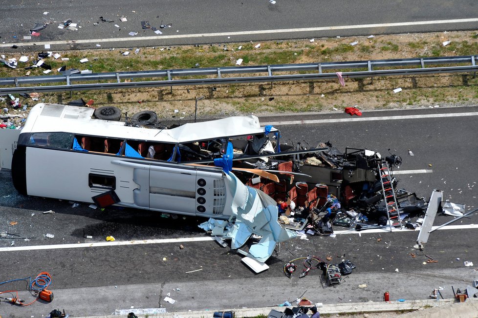 Autobusem jelo celkem asi 50 lidí. Osm lidí zemřelo.