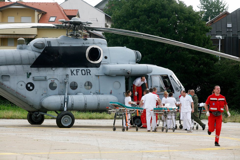 Vrtulníky převážely raněné do nemocnice v Grospići
