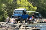 Český turista zaparkoval své SUV přímo na pláži v Chorvatsku.
