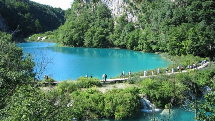 Plitvická jezera jsou jedním z největších turistických magnetů Chorvatska.