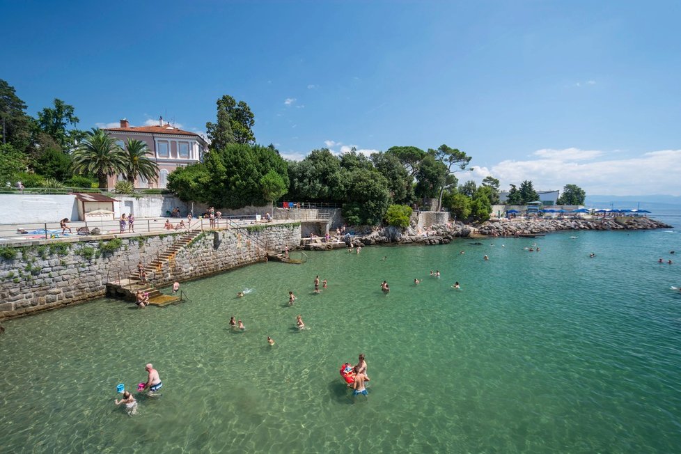 Moře u chorvatského Dubrovníku zamořily fekálie.