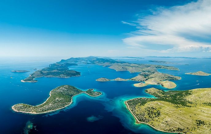 Národní park Kornati tvoří 147 ostrovů a ostrůvků rozesetých v průzračném moři Národní park Kornati tvoří 147 ostrovů a ostrůvků rozesetých v průzračném moři
