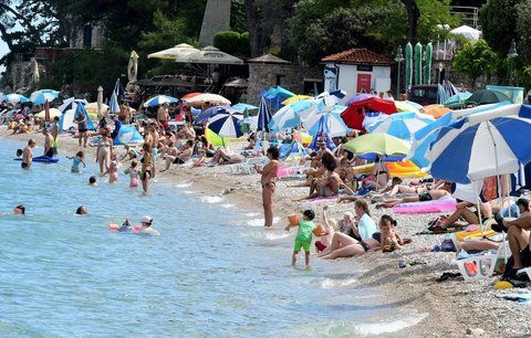 Češi už vyhlíží dovolené v Chorvatsku, objednávek přibývá. Zájezd k moři i bez očkování?