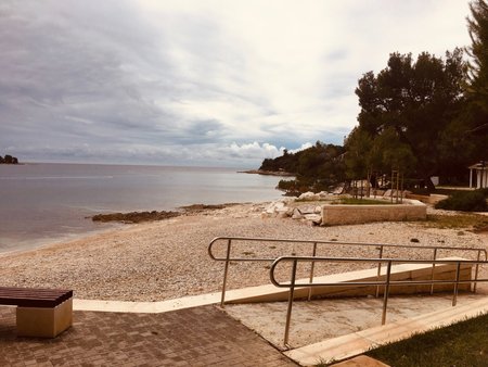 S Blesk Zprávami v Chorvatsku: Prázdné pláže u Rovinje po uvolnění během pandemie koronaviru (15.6.2020)