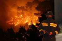 Chorvatskem otřásají exploze: Lesní požár způsobil výbuchy min z války