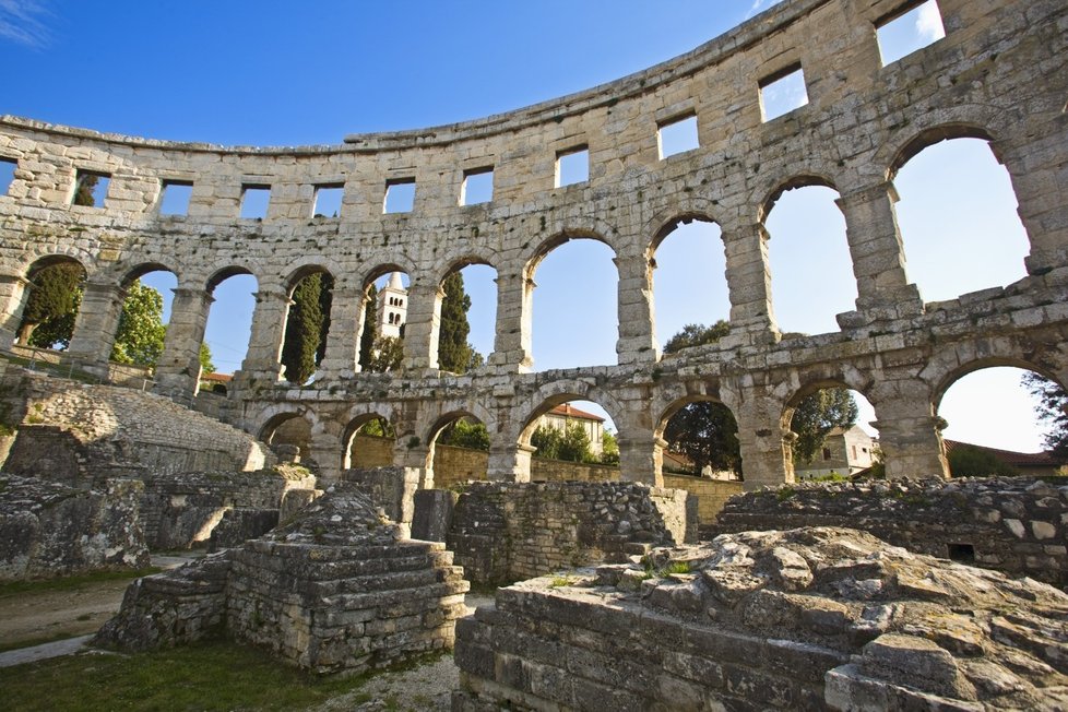 V Pule je druhý největší amfiteátr hned po Koloseu