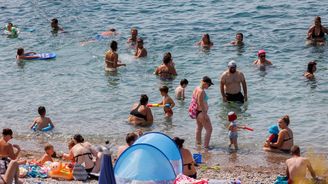 Cesta k Jadranu letos bolí víc. Chorvatsko zdražilo, Slovinsko brzdí kolony Cesta k Jadranu letos bolí víc. Chorvatsko zdražilo, Slovinsko brzdí kolony