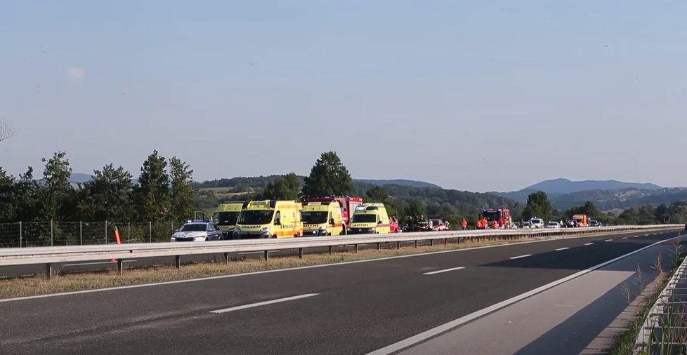 Nehoda polského autobusu u chorvatského Záhřebu (6. 8. 2022)