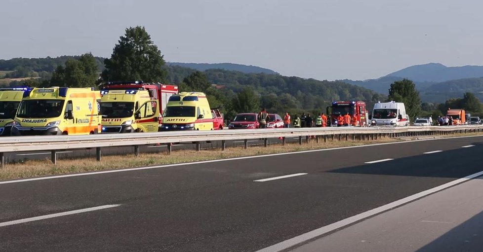 Nehoda polského autobusu u chorvatského Záhřebu (6.8.2022)