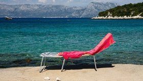 Po sérii zemětřesení některé chorvatské pláže zejí prázdnotou.