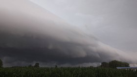 V Chorvatsku udeřily silné bouřky. Stromy a kroupy poškodily auta a budovy, záplavy ničily úrodu zemědělcům.