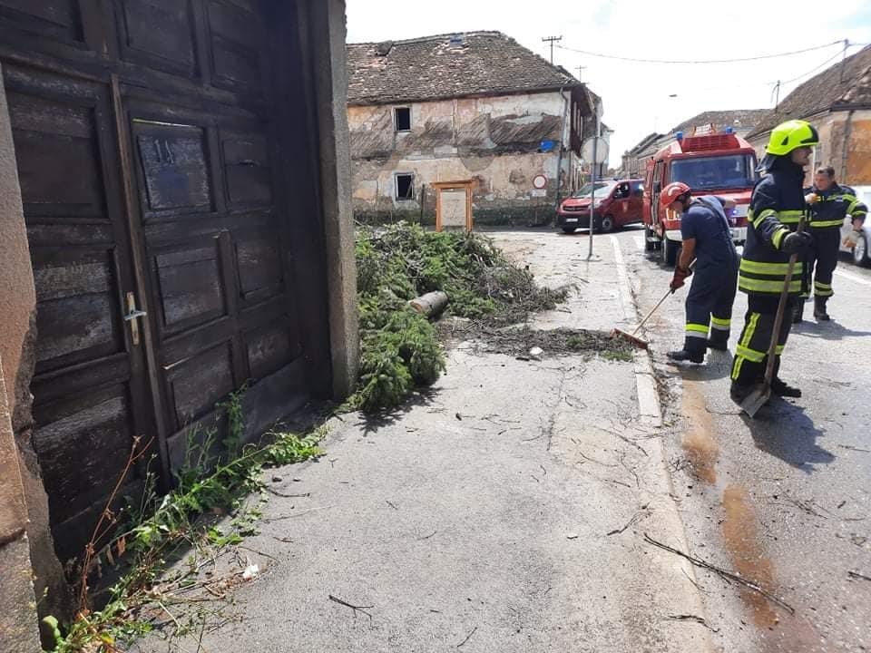 Přes část Chorvatska se v neděli přehnala velmi silná bouře.