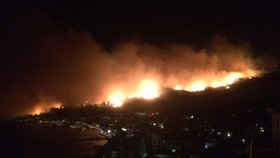 Požár v horách nad chorvatským letoviskem Podgora
