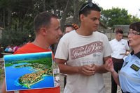 Doma střeží senátory, v Chorvatsku turisty: Česká policistka řeší u moře bouračky, krádeže a pohřešované