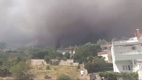 Vystrašené děti a hustý dým: Čech popsal požár, který vypukl nedaleko chorvatského Omiše