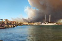 Masivní požár u chorvatského letoviska! Na místě jsou i Češi, lidi evakuovali na lodích