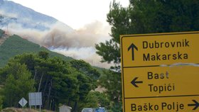 Rozsáhlé požáry v Chorvatsku: 1400 turistů museli evakuovat