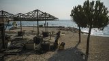 Obklíčení turisté se po pekle v Omiši vrací zpět. Lidé se opět koupou v moři, říká český diplomat