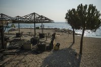 Obklíčení turisté se po pekle v Omiši vrací zpět. Lidé se opět koupou v moři, říká český diplomat
