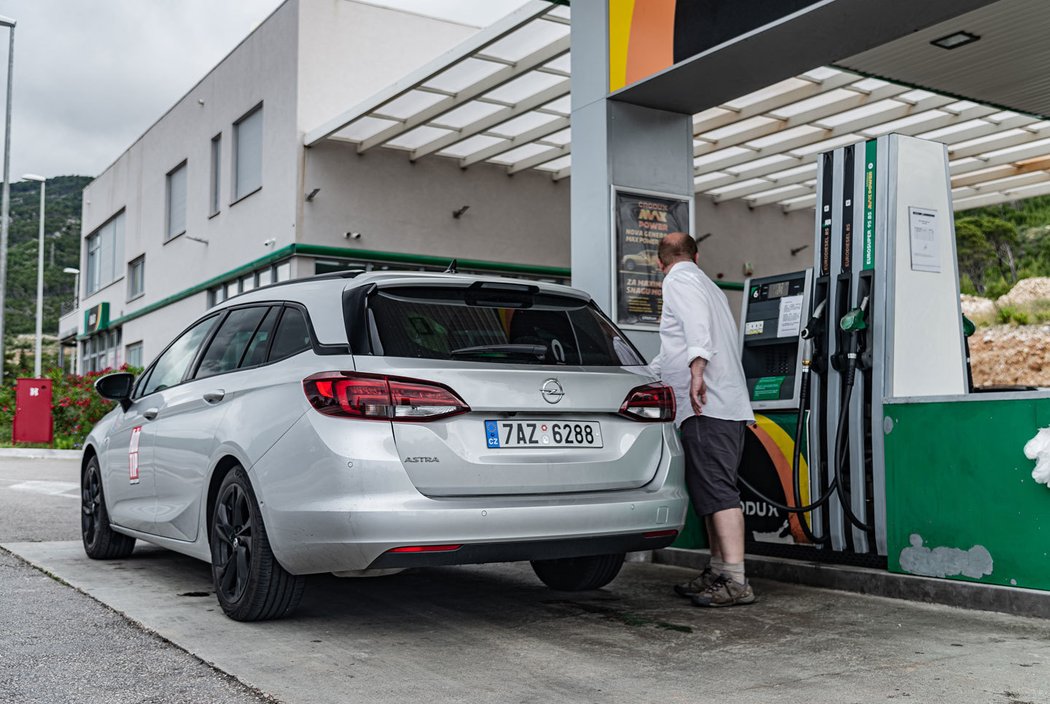 Nejčastěji v Chorvatsku narazíte na pumpy INA, jež patří do skupiny MOL, dalšími značkami jsou Tifon nebo Crodux