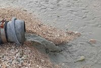 Smrad a hnus v Chorvatsku: Moře u unikátní pláže zaplavily splašky!