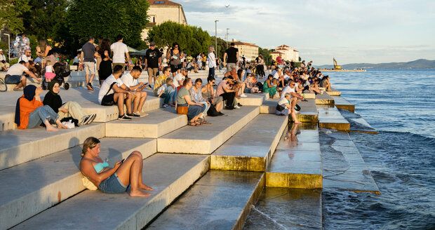 Problém v dovolenkovém ráji Čechů: Turisty v Chorvatsku nemá kdo obsluhovat