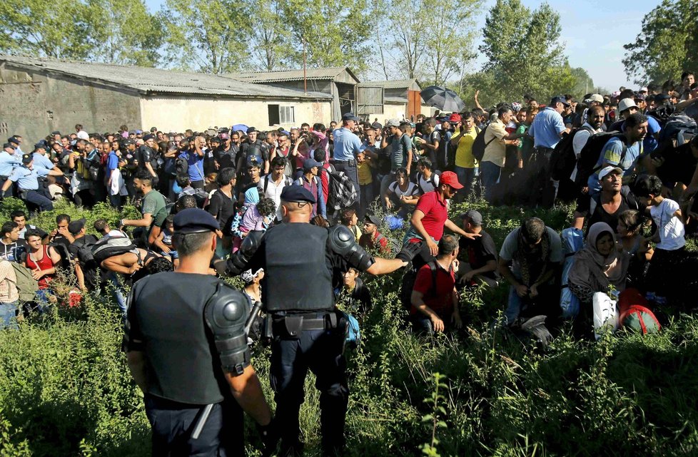 Chorvatské problémy s uprchlíky. Policie proti nim zasahovala především u pohraničního Tovarniku.