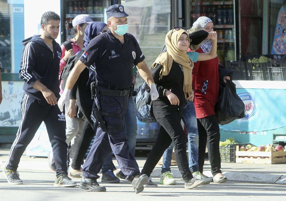 Chorvatské problémy s uprchlíky. Policie proti nim zasahovala především u pohraničního Tovarniku.