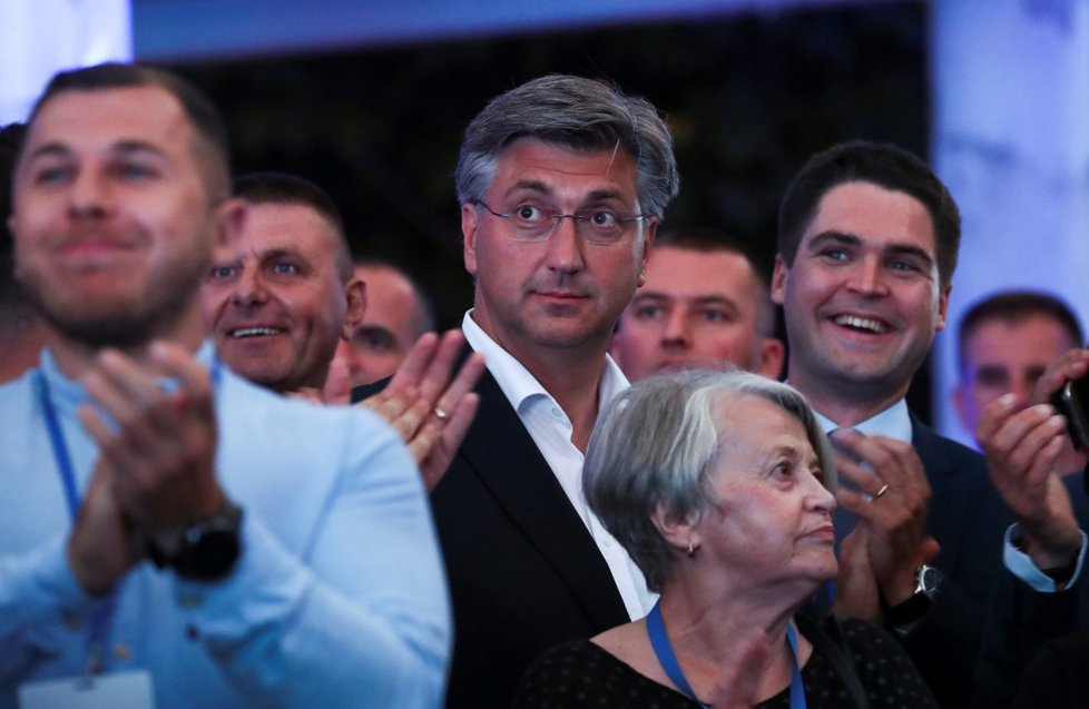 Andrej Plenković a jeho Chorvatské demokratické společenství (HDZ) zvítězili v parlamentních volbách v zemi (5. 7. 2020)