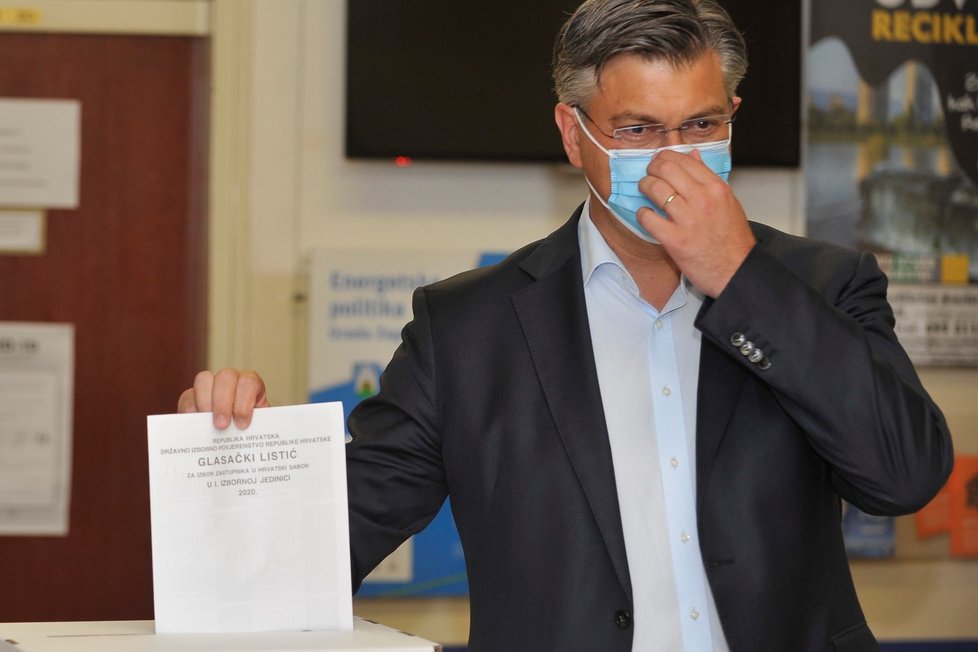 Andrej Plenković a jeho Chorvatské demokratické společenství (HDZ) zvítězili v parlamentních volbách v zemi (5. 7. 2020)