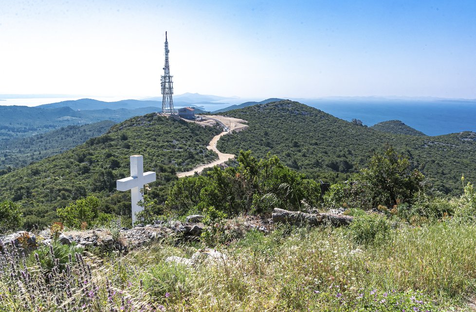 Ugljan - z pecnosti sv. Michala je výhled na celý ostrov.