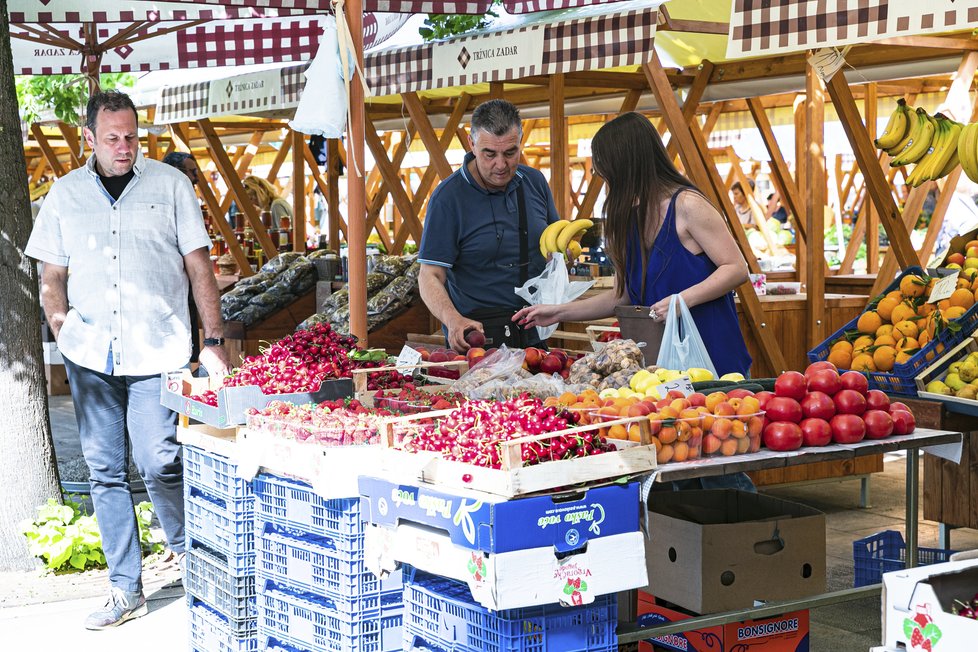 Zadar- na zadarské tržnici seženete čerstvé ovoce a zeleninu i od místních farmářů.