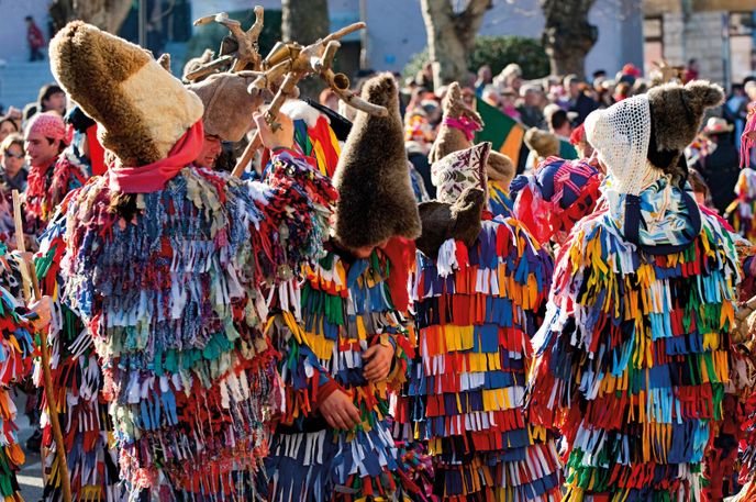 Jen několik kilometrů od Záhřebu, v Samoboru, se již od roku 1855 koná nejbarevnější karneval ve středním Chorvatsku,