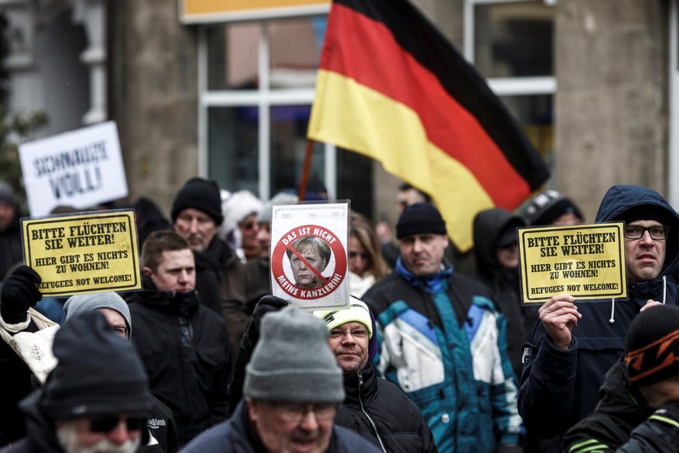 Zdaleka ne všichni Němci s obnovením slučování rodin souhlasí. Proti migraci se protestovalo např. v Chotěbuzi (17. 3. 2018).